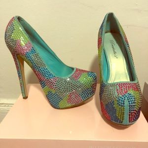 Multicolor heels 😍